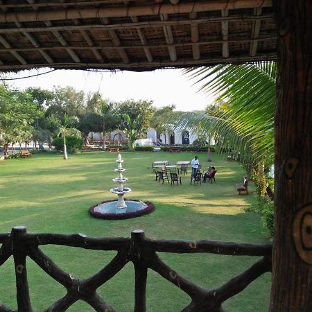 Royal Club & Resort 阿穆达巴 外观 照片